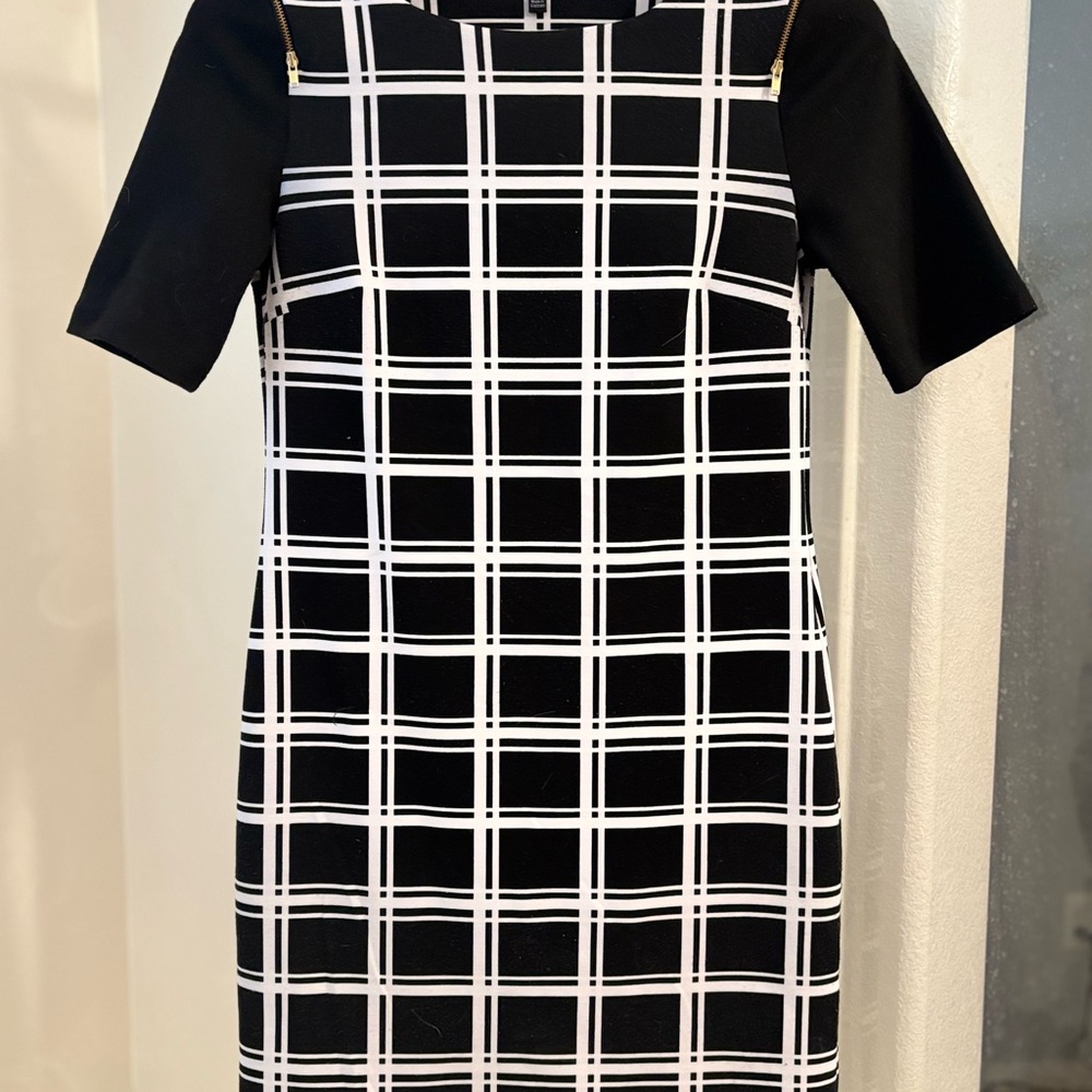 Apt. 9 Black and White Sheath Dress 1/2 Sleeve Crew Neck